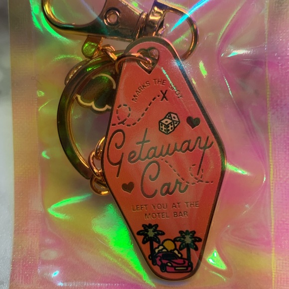 GETAWAY CAR KEY CHAIN TS THEMED KEYCHAIN - Picture 6 of 12